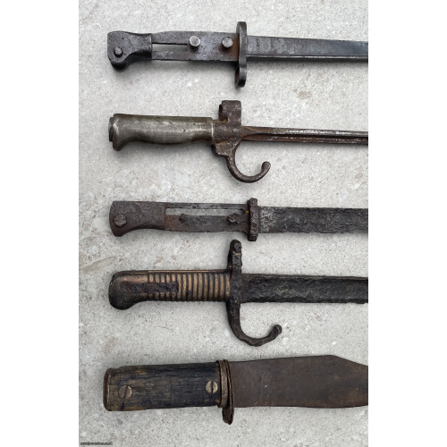 Selection of relic bayonets 