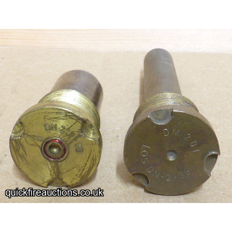 A pair of primers